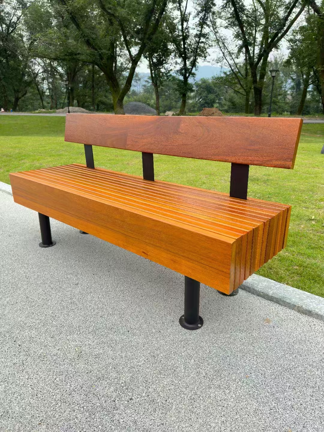 公园椅：藏在城市褶皱里的温柔角落，装下无数日常小确幸